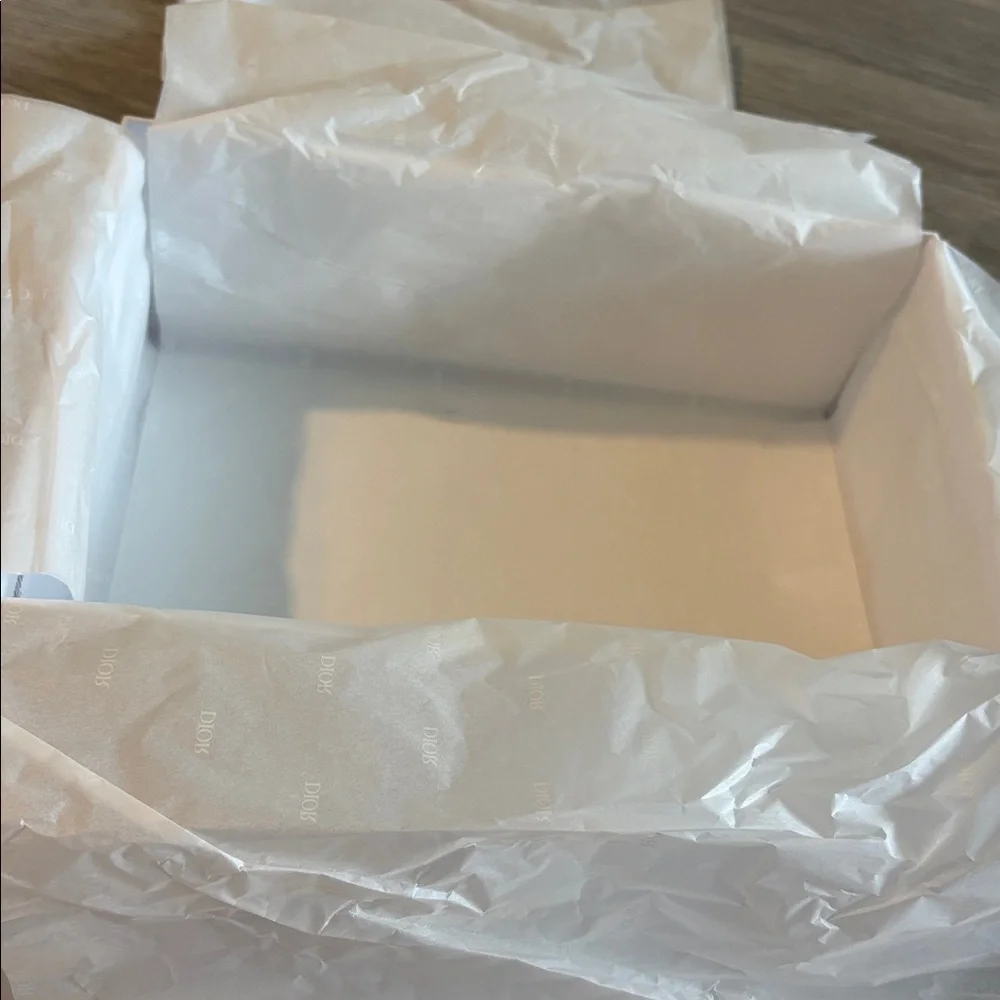 White Dior Shoe Box, 2 Dust Pouches, Ribbon, receipt sleeve and care card set - Picture 9 of 13